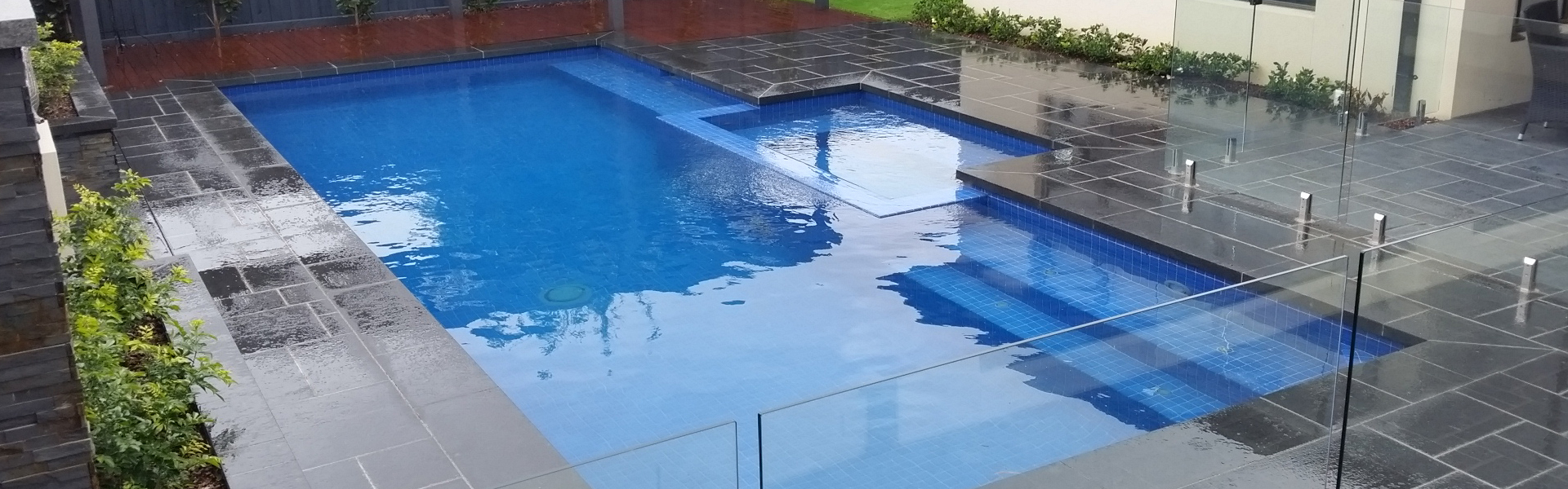 swimming pool cleaning services